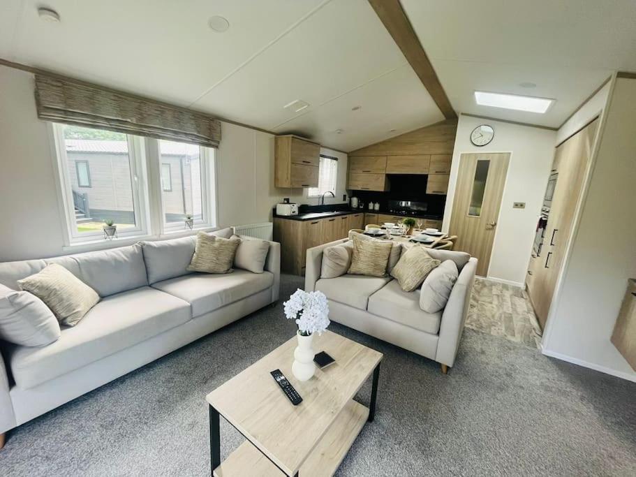 Hideaway Retreat With Hot Tub Villa York Kültér fotó