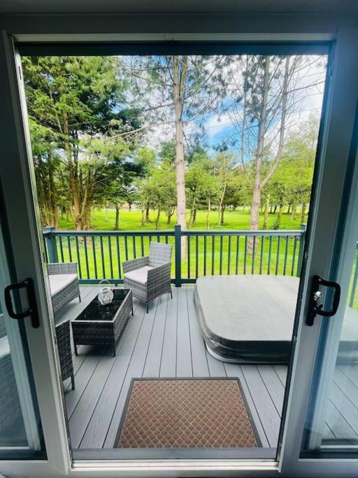 Hideaway Retreat With Hot Tub Villa York Kültér fotó