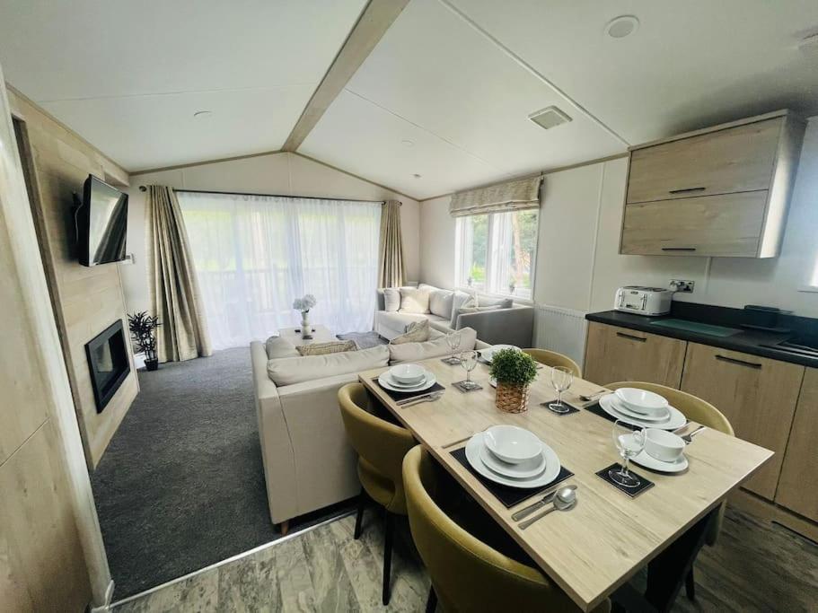 Hideaway Retreat With Hot Tub Villa York Kültér fotó